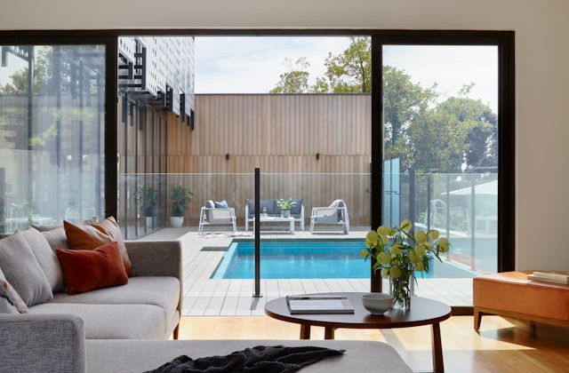 r-architecture-ogmf8o53lee-unsplash